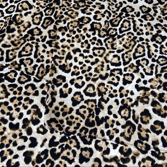 Chico’s Sleeveless Leopard Print Blouse Size 1 - Picture 6 of 12